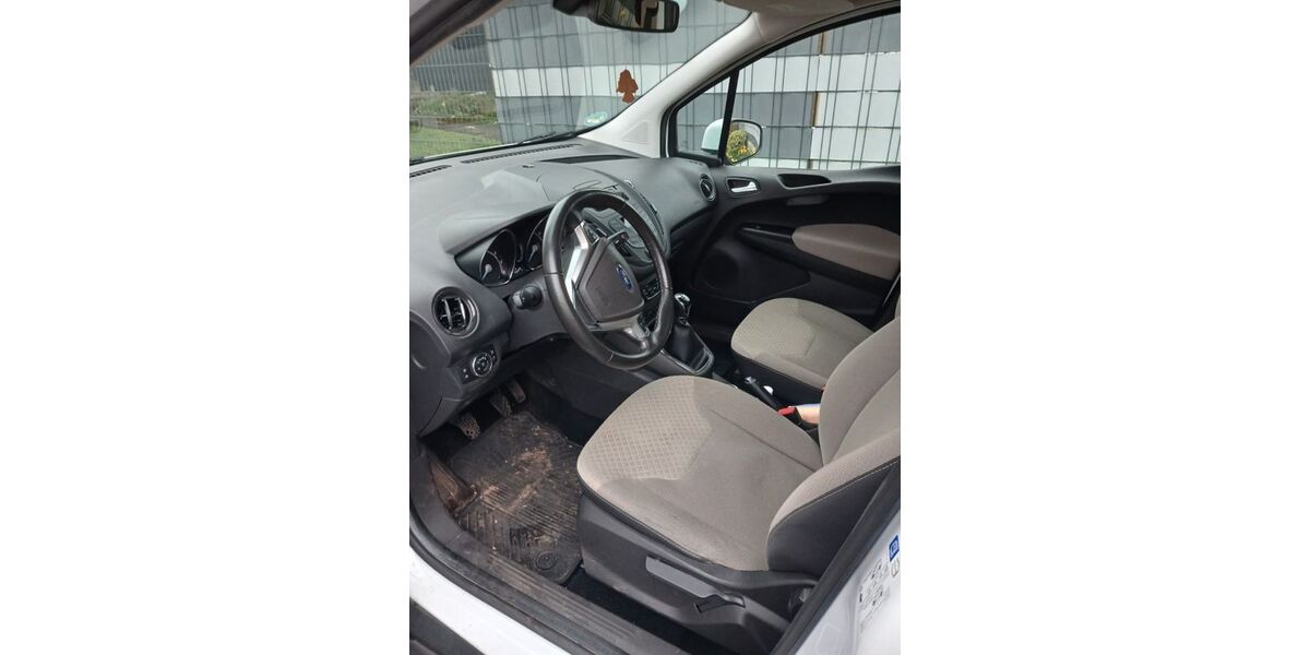 Ford Tourneo Courier 107.000 km 8.000 &euro; Illingen 66557