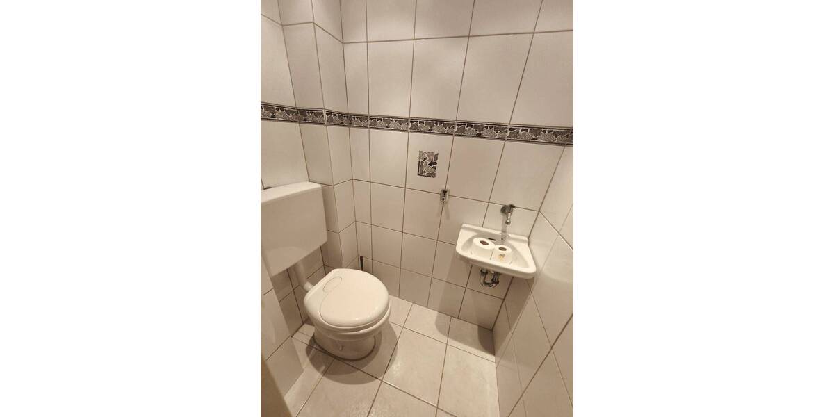 Attraktives Zweifamilienhaus in ruhiger Lage - Mehrfamilienhaus, Wohnhaus Schiffweiler Landsweiler | Angebot:26146960