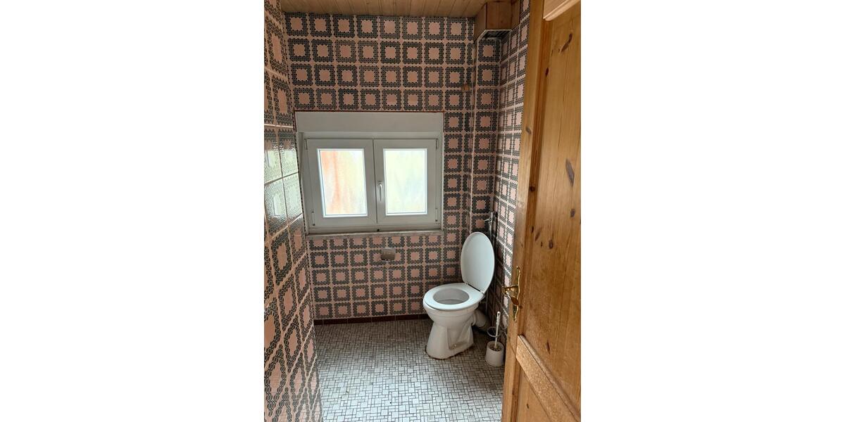 Einfamilienhaus Bexbach - 7 Zimmer, 140 m&sup2;, 136.000&euro; | Angebot:24397424