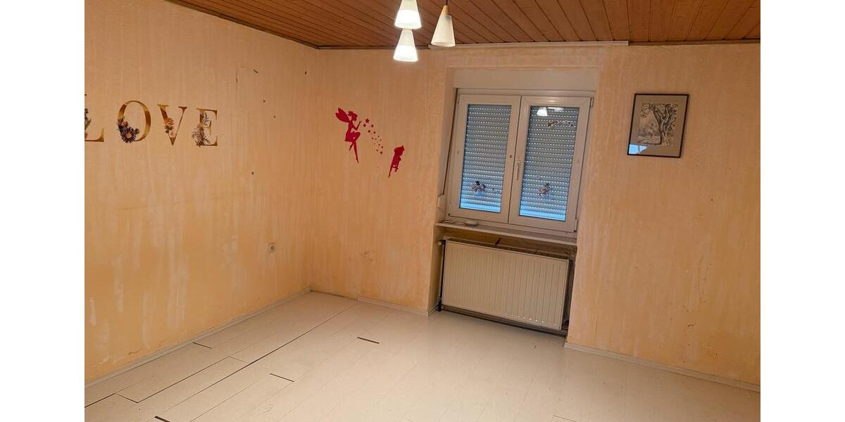 Einfamilienhaus Bexbach - 7 Zimmer, 140 m&sup2;, 136.000&euro; | Angebot:24397424