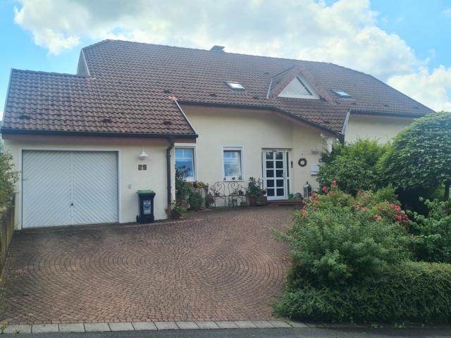 Großzügiges Wohnhaus mit Einliegerwohnung in Höhenlage von Neunkirchen - Einfamilienhaus Neunkirchen | Angebot:20764360