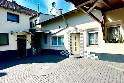 Haus Saarbrücken - 11 Zimmer, 400 m&sup2;, 349.000&euro; | Angebot:26152324