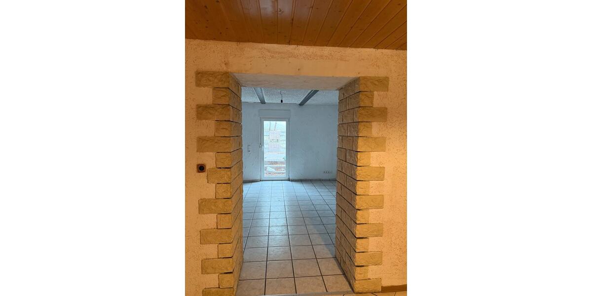 Einfamilienhaus Bexbach - 7 Zimmer, 140 m&sup2;, 136.000&euro; | Angebot:24397424