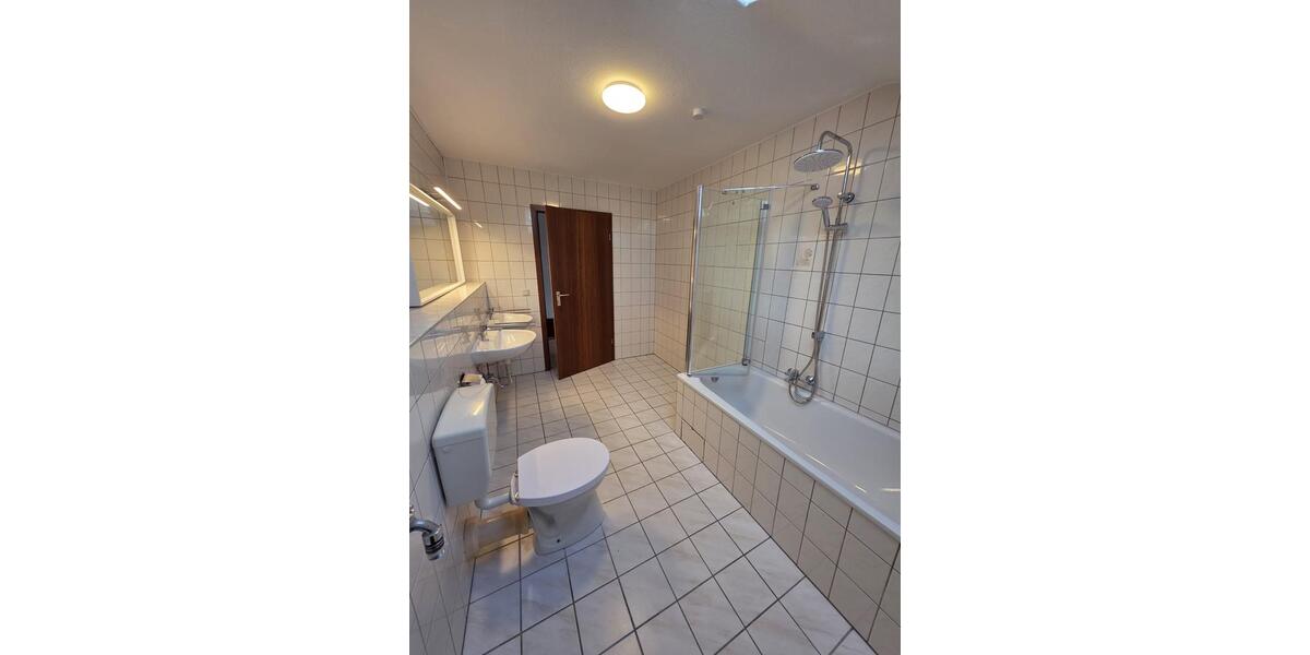 Dachgeschoßwohnung Saarbrücken Kieselhumes - 3.5 Zimmer, 115 m&sup2;, 995&euro; | Angebot:25973610