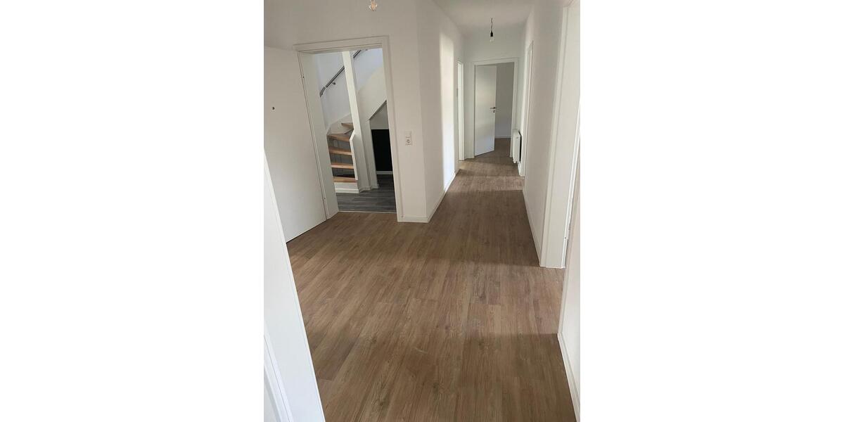 Dachgeschoßwohnung Pirmasens - 6 Zimmer, 138 m&sup2;, 1.200&euro; | Angebot:25395415