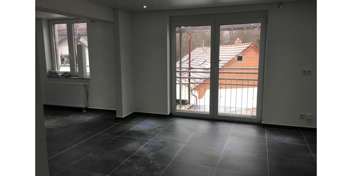 Etagenwohnung Schiffweiler - 3 Zimmer, 93 m&sup2;, 750&euro; | Angebot:25757326