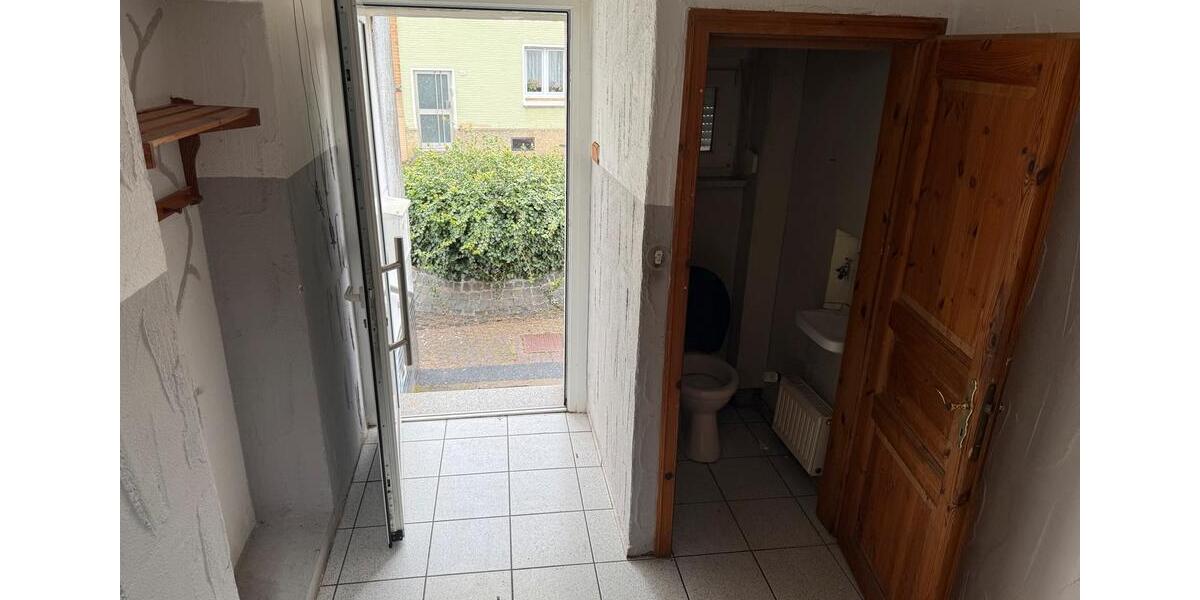 Einfamilienhaus Bexbach - 7 Zimmer, 140 m&sup2;, 136.000&euro; | Angebot:24397424