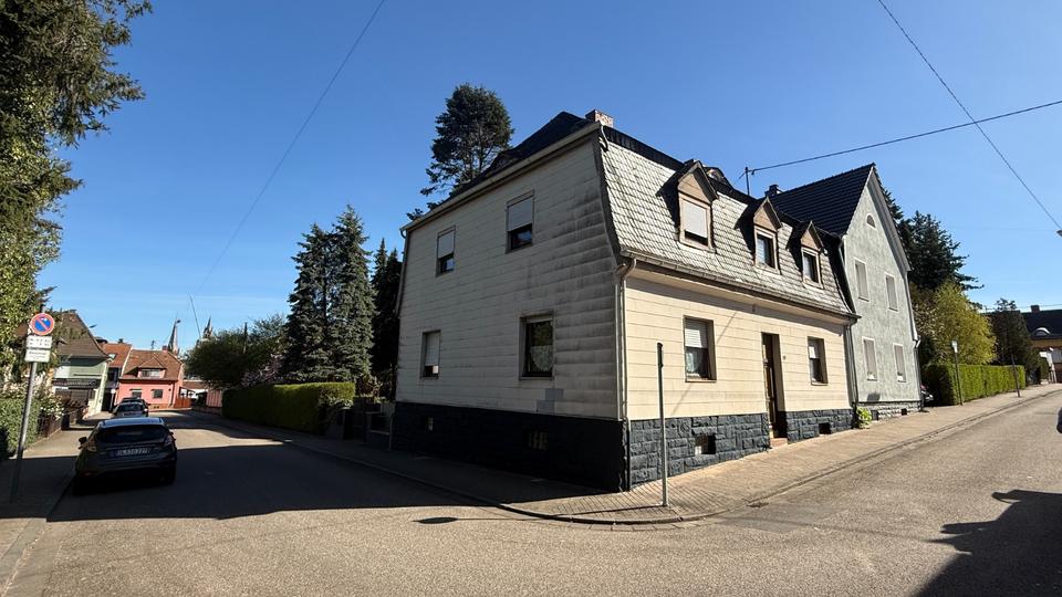 Doppelhaushälfte Saarbrücken Dudweiler - 7 Zimmer, 185 m&sup2;, 240.000&euro; | Angebot:26090767