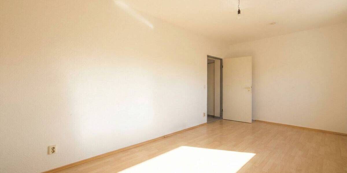 Etagenwohnung Saarbrücken Eschberg - 3 Zimmer, 84 m&sup2;, 159.000&euro; | Angebot:25996978
