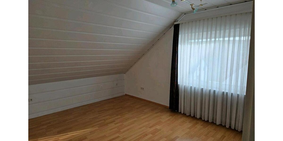 Dachgeschoßwohnung Saarbrücken Brebach-Fechingen - 4 Zimmer, 86 m&sup2;, 229.000&euro; | Angebot:27178866