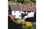 Vielseitiges Zweifamilienhaus mit Gewerbemöglichkeit, zahlreichen Stellplätzen u. idyllischem Garten - Zweifamilienhaus Friedelhausen Friedelhausen | Angebot:22137659