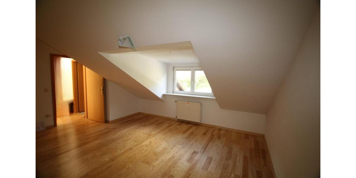 Dachgeschoßwohnung Sankt Ingbert - 2.5 Zimmer, 73 m&sup2;, 162.000&euro; | Angebot:26258865