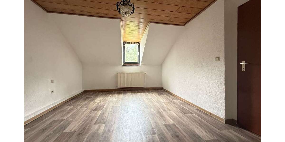 Gemütliche 3-Zimmer-Dachgeschosswohnung mit ca. 72 m² in Friedrichsthal-Bildstock - 3- Friedrichsthal | Angebot:27312609