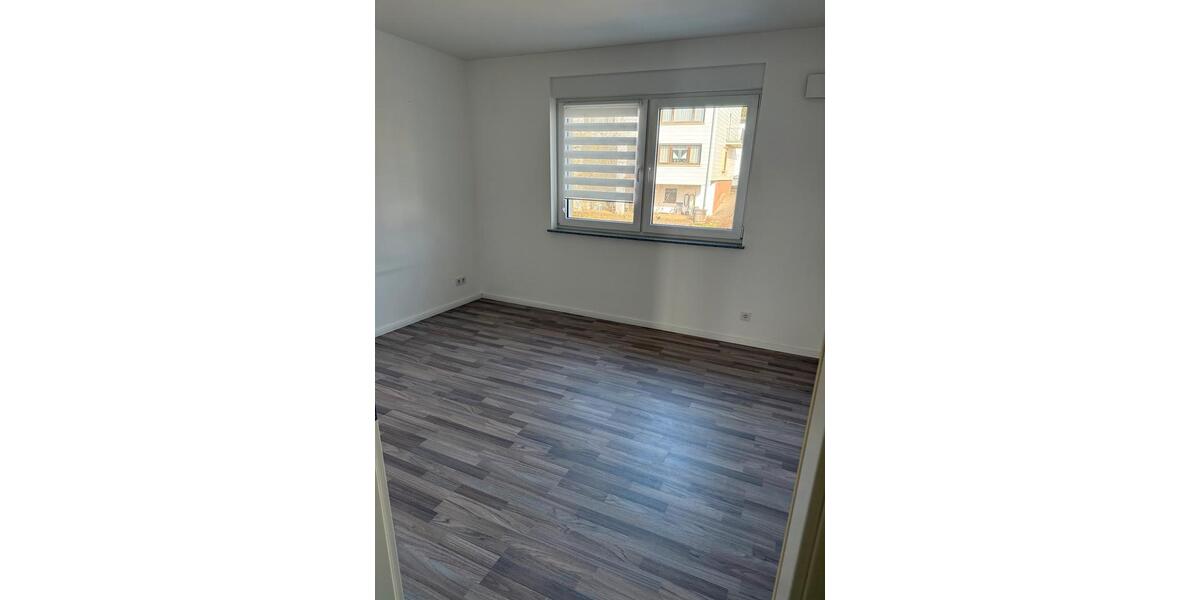 Etagenwohnung Schiffweiler - 1 Zimmer, 60 m&sup2;, 850&euro; | Angebot:25395684