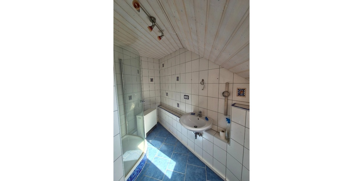 Vielseitiges Zweifamilienhaus mit Gewerbemöglichkeit, zahlreichen Stellplätzen u. idyllischem Garten - Zweifamilienhaus Friedelhausen Friedelhausen | Angebot:22137659