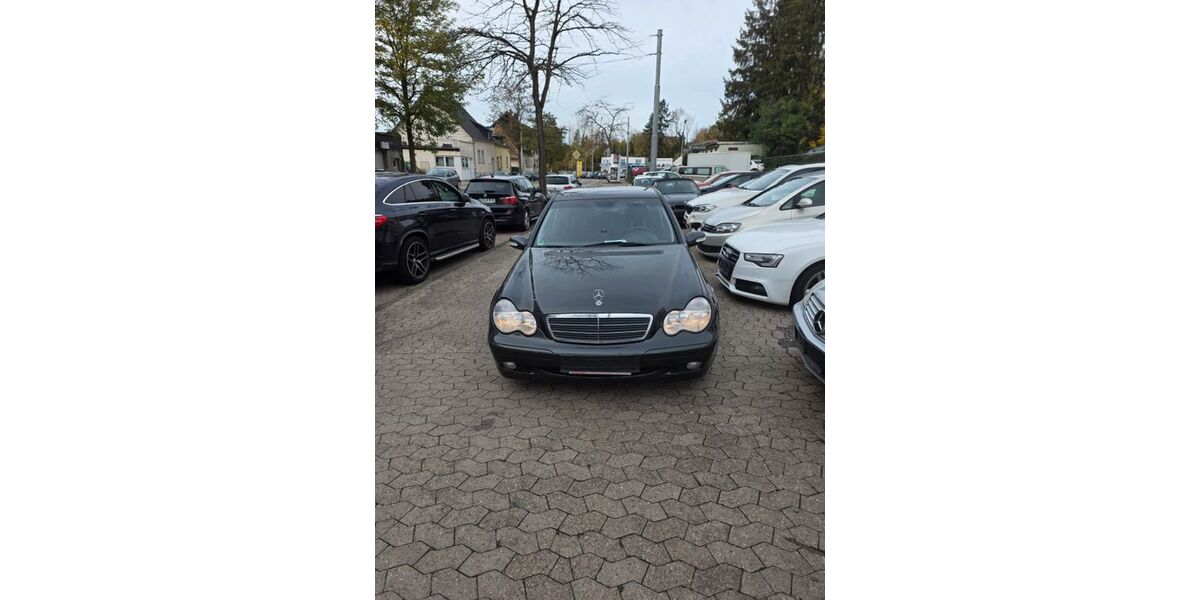 Mercedes-Benz C 180 85.000 km 3.300 &euro; Saarbrücken 66115