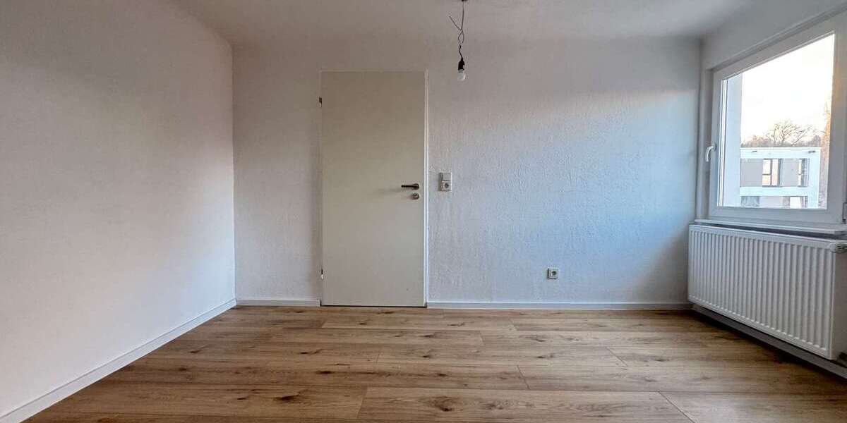 Sanierte 2-Zimmer-Dachgeschosswohnung mit neuem Bad in Ensheim - Dachgeschoßwohnung Saarbrücken-Halberg Halberg | Angebot:26931577