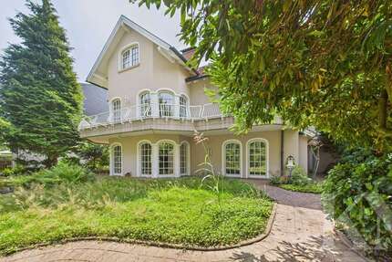 Haus Saarbrücken West - 10 Zimmer, 349 m&sup2;, 549.000&euro; | Angebot:25265836