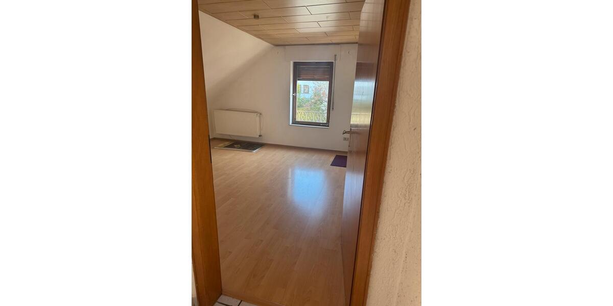 Etagenwohnung Spiesen-Elversberg Elversberg - 3 Zimmer, 90 m&sup2;, 900&euro; | Angebot:26035531