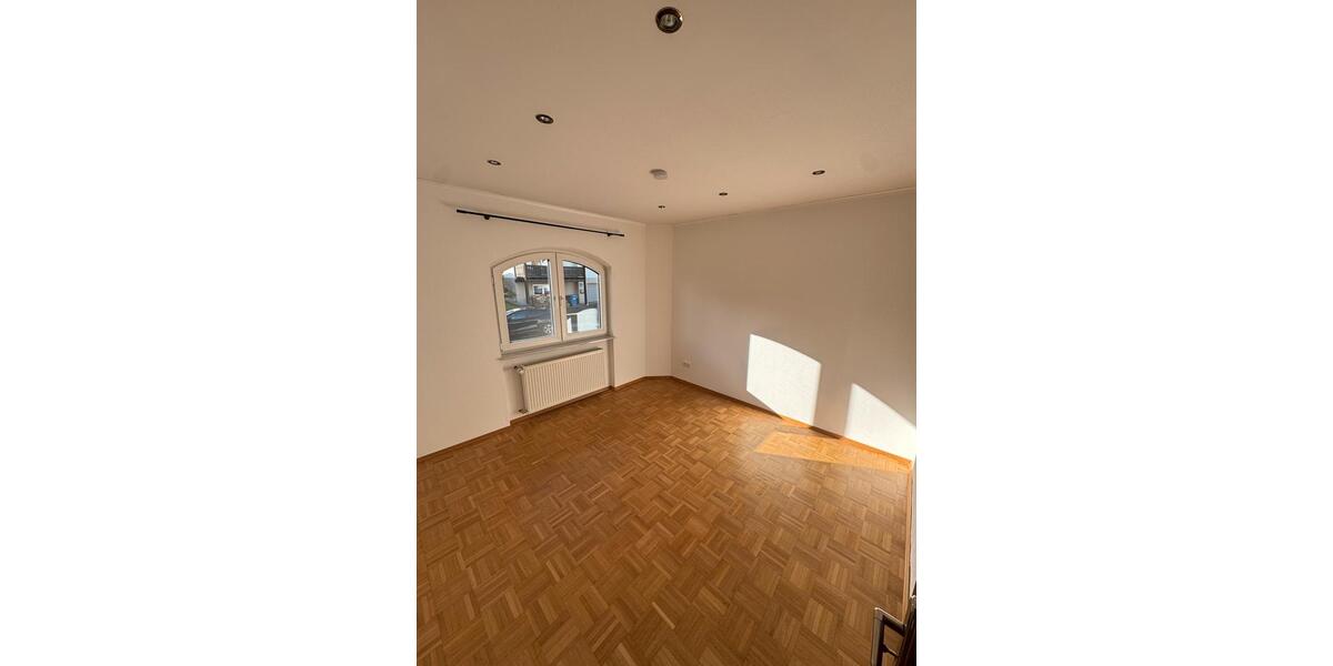 Bungalow Steinwenden - 4 Zimmer, 150 m&sup2;, 1.700&euro; | Angebot:26004005