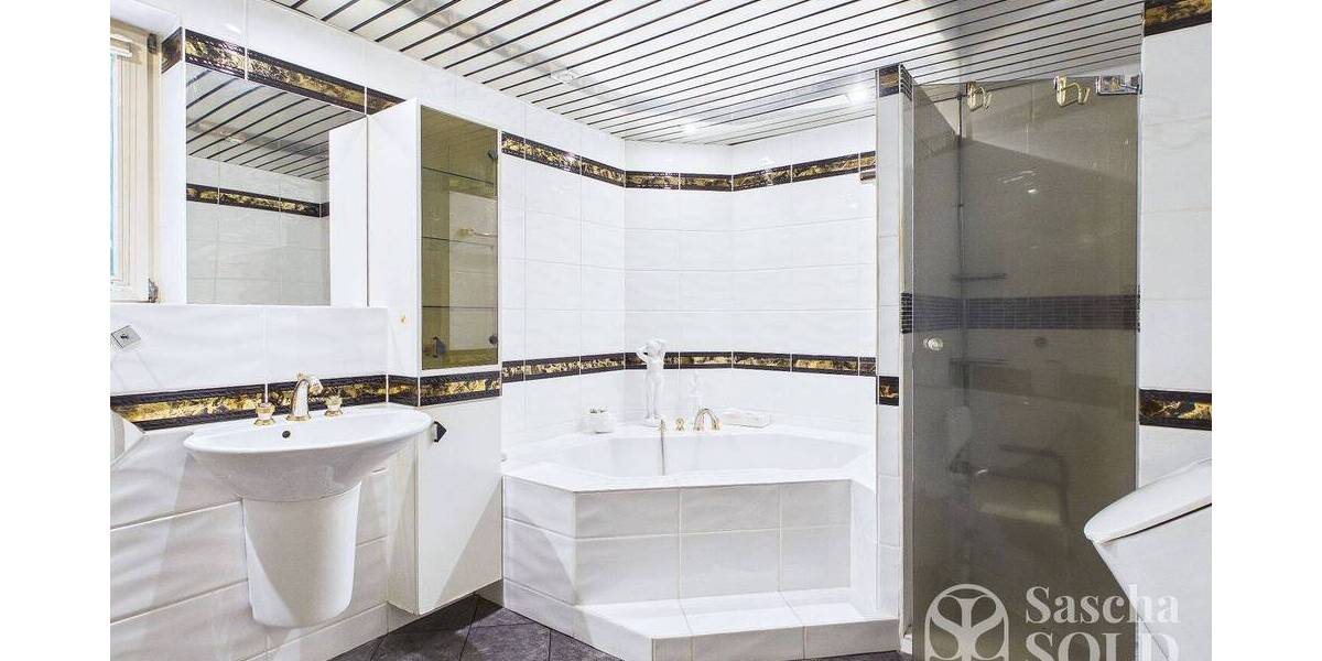 Großzügige Liegenschaft in ruhiger Waldrandlage - Pool, Sauna, Wintergarten, Balkon u. Doppelgarage - Einfamilienhaus Spiesen-Elversberg Elversberg | Angebot:26178654