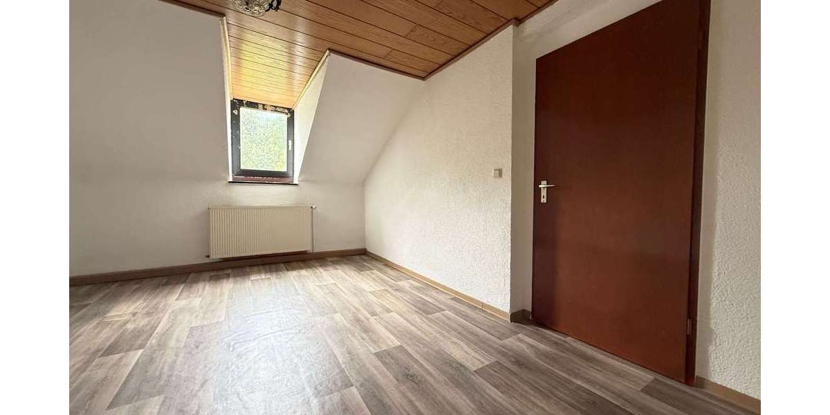 Gemütliche 3-Zimmer-Dachgeschosswohnung mit ca. 72 m² in Friedrichsthal-Bildstock - 3- Friedrichsthal | Angebot:27312609