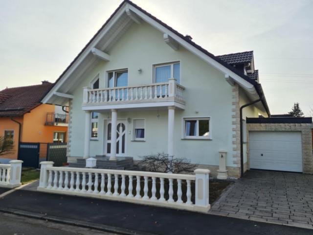 Exklusives neuwertiges Wohnhaus in schöner Stadtrandlage - Einfamilienhaus Homburg | Angebot:26882575