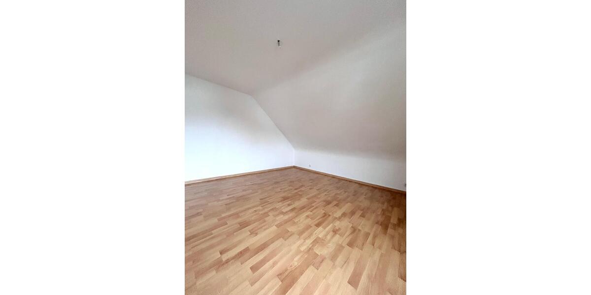 Dachgeschoßwohnung Saarbrücken Dudweiler - 3 Zimmer, 65 m&sup2;, 700&euro; | Angebot:25936035