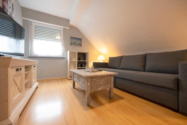 Dachgeschoßwohnung Steinwenden - 3 Zimmer, 70 m&sup2;, 1.150&euro; | Angebot:24845445