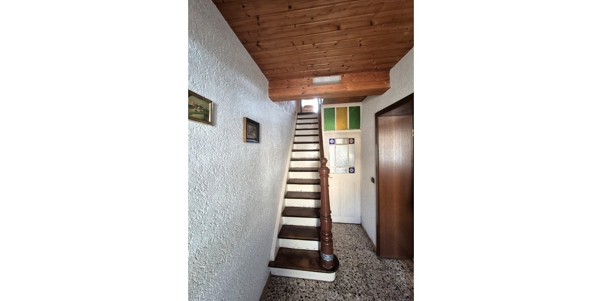 Vielseitiges Zweifamilienhaus mit Gewerbemöglichkeit, zahlreichen Stellplätzen u. idyllischem Garten - Zweifamilienhaus Friedelhausen Friedelhausen | Angebot:22137659