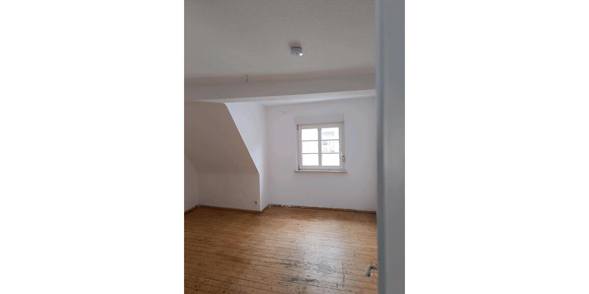 Einfamilienhaus Blieskastel - 6 Zimmer, 140 m&sup2;, 1.500&euro; | Angebot:25852795