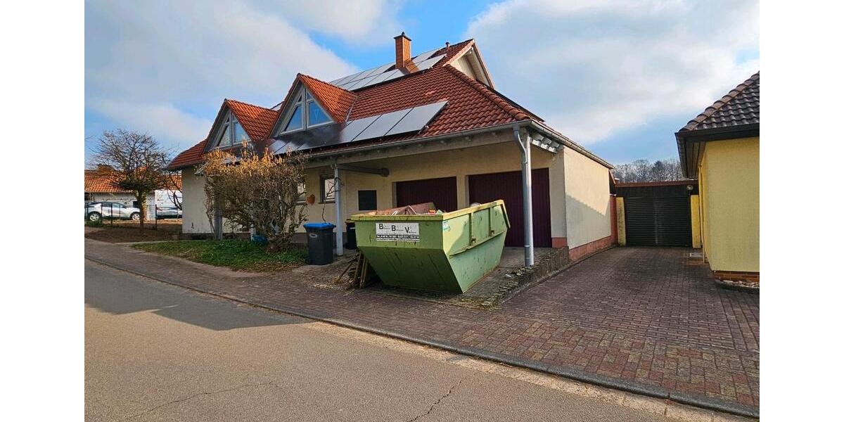 Einfamilienhaus Bexbach - 5 Zimmer, 230 m&sup2;, 1.800&euro; | Angebot:26039639