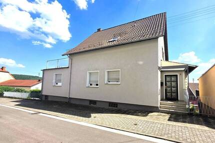 Haus Quierschied - 7 Zimmer, 170 m&sup2;, 225.000&euro; | Angebot:26804399