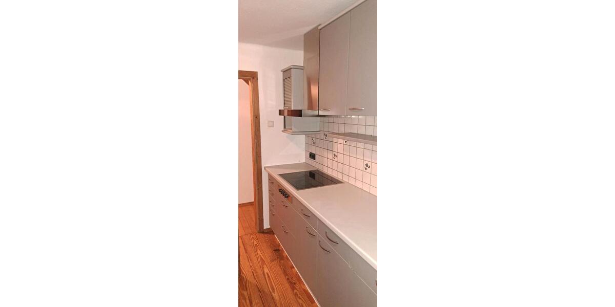 Etagenwohnung Hermersberg - 6 Zimmer, 140 m&sup2;, 830&euro; | Angebot:25872307