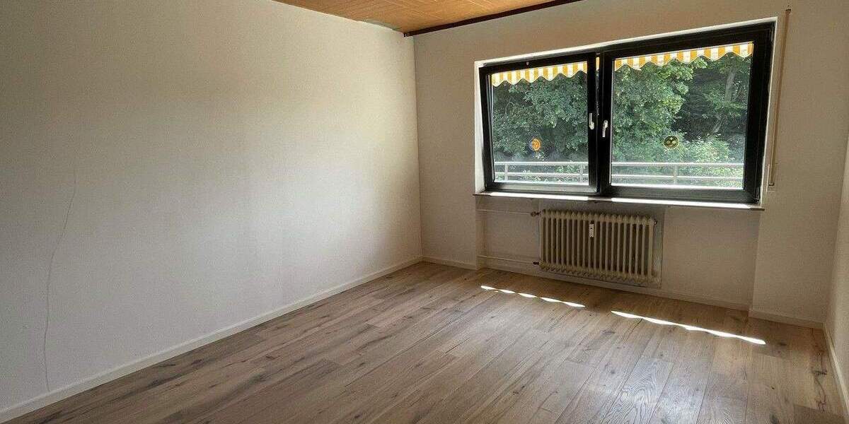 Etagenwohnung Saarbrücken Schafbrücke - 4 Zimmer, 95 m&sup2;, 229.000&euro; | Angebot:25905876