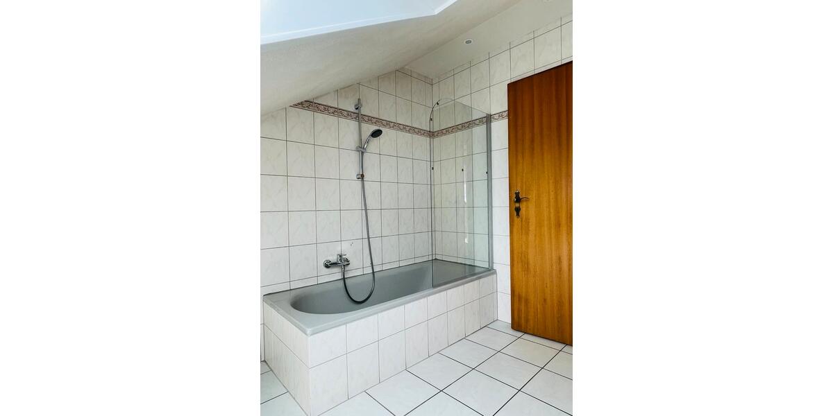 Dachgeschoßwohnung Altenglan - 4 Zimmer, 84 m&sup2;, 880&euro; | Angebot:26331350