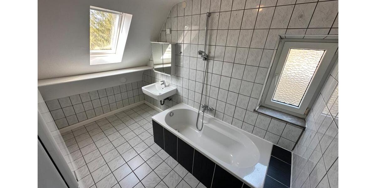 Dachgeschoßwohnung Saarbrücken Malstatt - 2 Zimmer, 71 m&sup2;, 695&euro; | Angebot:25174970