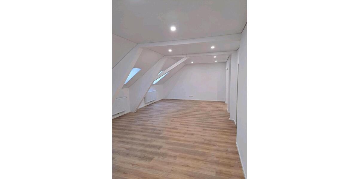 Dachgeschoßwohnung Homburg - 5 Zimmer, 125 m&sup2;, 1.250&euro; | Angebot:26690512