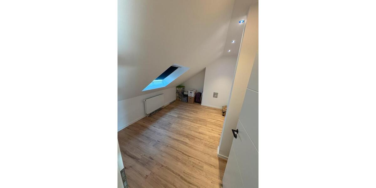 Dachgeschoßwohnung Homburg - 3 Zimmer, 120 m&sup2;, 1.100&euro; | Angebot:26049470