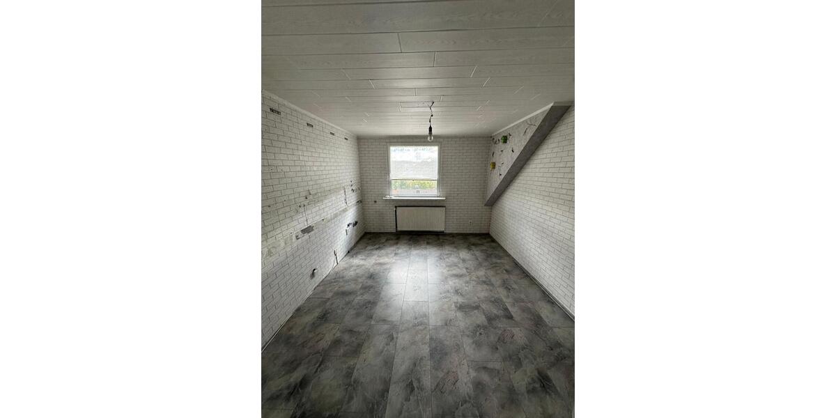 Dachgeschoßwohnung Saarbrücken Dudweiler - 4 Zimmer, 128 m&sup2;, 1.200&euro; | Angebot:23691162