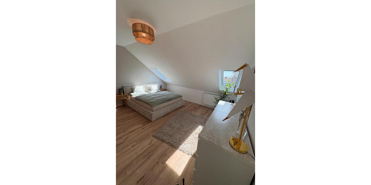 Dachgeschoßwohnung Homburg - 3 Zimmer, 120 m&sup2;, 1.100&euro; | Angebot:26049470