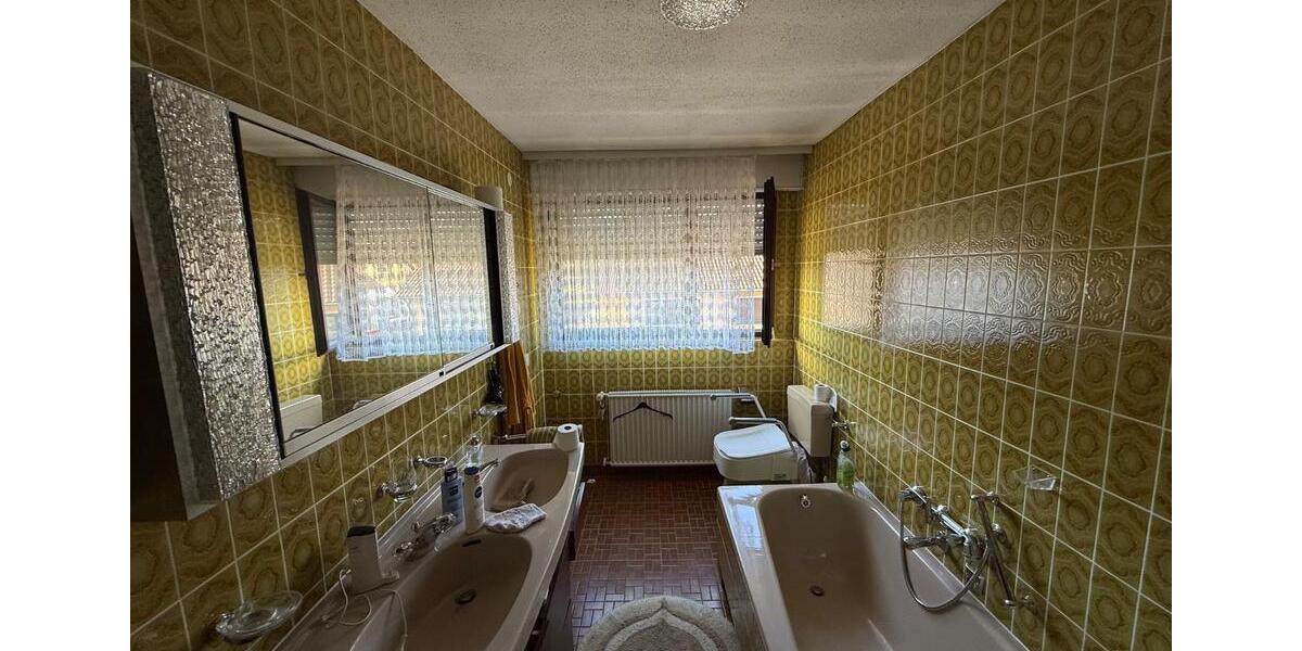 Einfamilienhaus Kirkel - 11 Zimmer, 270 m&sup2;, 445.000&euro; | Angebot:24814296