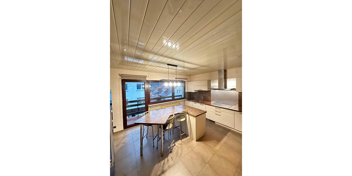 Etagenwohnung Saarbrücken - 4 Zimmer, 130 m&sup2;, 220.000&euro; | Angebot:26049100