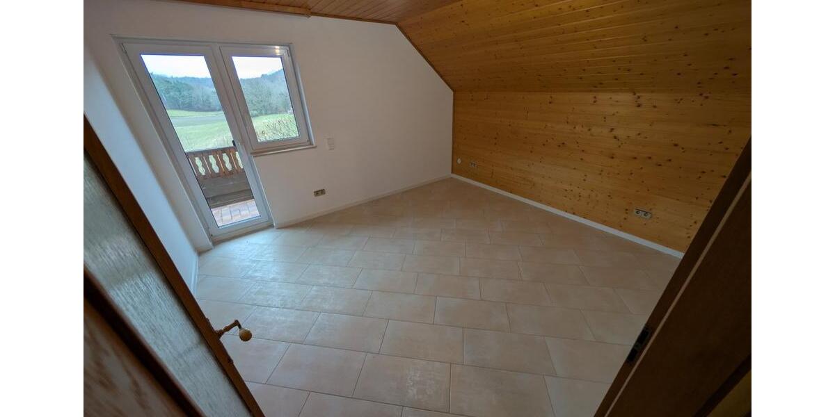 Dachgeschoßwohnung Queidersbach - 3 Zimmer, 98 m&sup2;, 1.250&euro; | Angebot:25280682