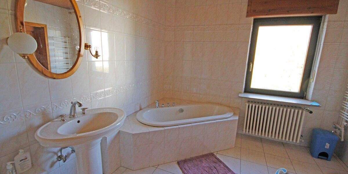 Doppelhaushälfte Bexbach - 9 Zimmer, 213 m&sup2;, 379.000&euro; | Angebot:25664164