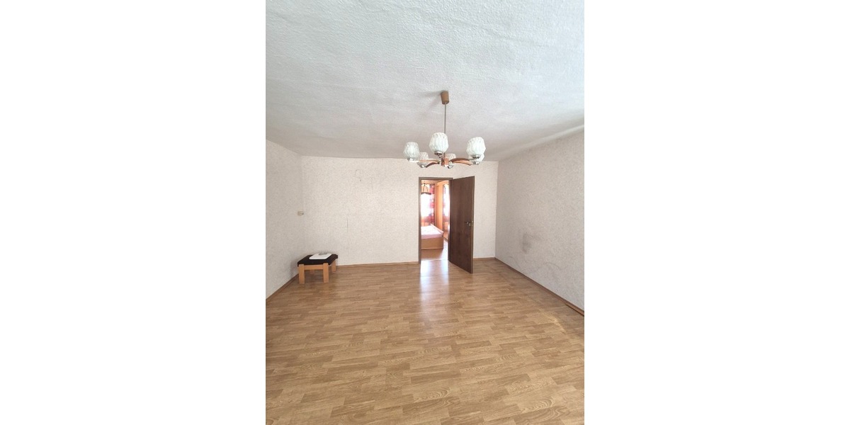 Vielseitiges Zweifamilienhaus mit Gewerbemöglichkeit, zahlreichen Stellplätzen u. idyllischem Garten - Zweifamilienhaus Friedelhausen Friedelhausen | Angebot:22137659