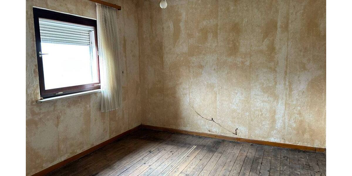 Mehrfamilienhaus, Wohnhaus Saarbrücken Dudweiler - 7 Zimmer, 168 m&sup2;, 150.000&euro; | Angebot:25745729