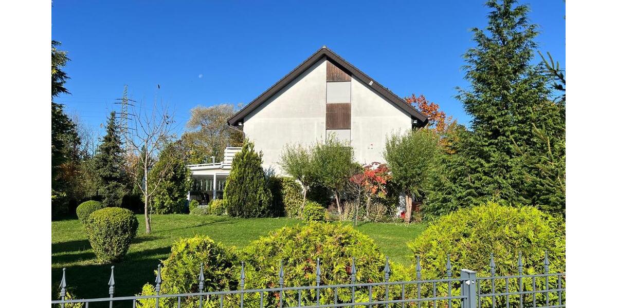 Etagenwohnung Neunkirchen Innenstadt - 5 Zimmer, 130 m&sup2;, 1.350&euro; | Angebot:25701494