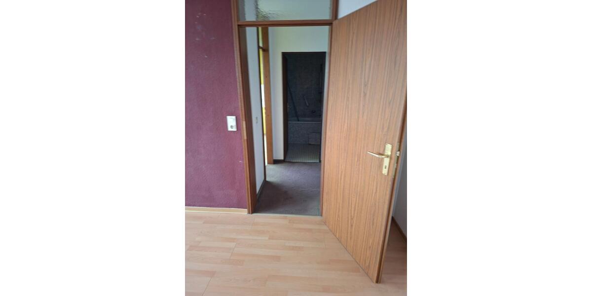 Etagenwohnung Saarbrücken Eschberg - 3.5 Zimmer, 86 m&sup2;, 180.000&euro; | Angebot:27299023