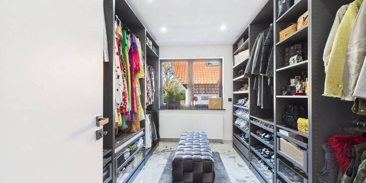 Luxuriöse Liegenschaft in Kirkel - mit Stellplätzen, Doppelgarage & Garten - keine Käuferprovision! - Villa Kirkel Kirkel-Neuhäusel | Angebot:26120749